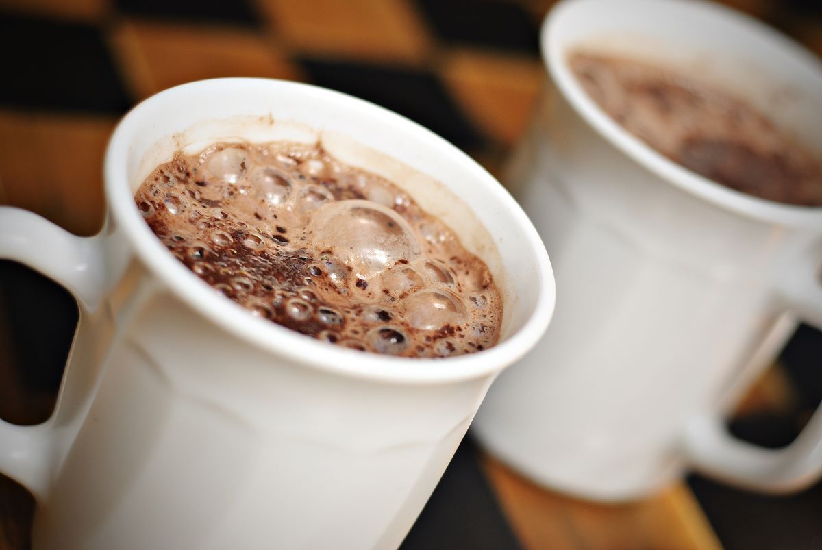 Chocolate quente perfeito: confira dicas para desfrutar dessa delícia no aconchego de casa.