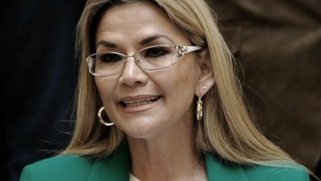 Presidente interina da Bolívia está com coronavírus.