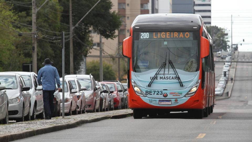 Empresas de transporte coletivo miram impostos e novas taxas para evitar colapso Ônibus de Curitiba