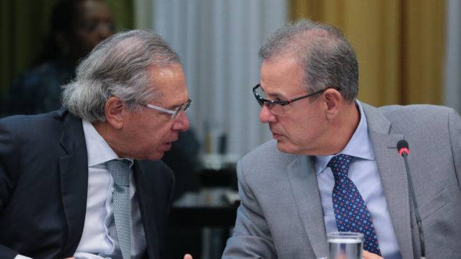 Ministros Paulo Guedes (Economia) e Bento Albuquerque (Minas e Energia).