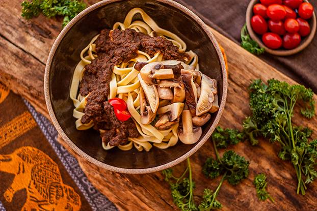 Para quem não come carne, o Pedido Bom Gourmet também tem opções no menu Fettuccine com cogumelos do Curry Pasta Comida de Fusão.