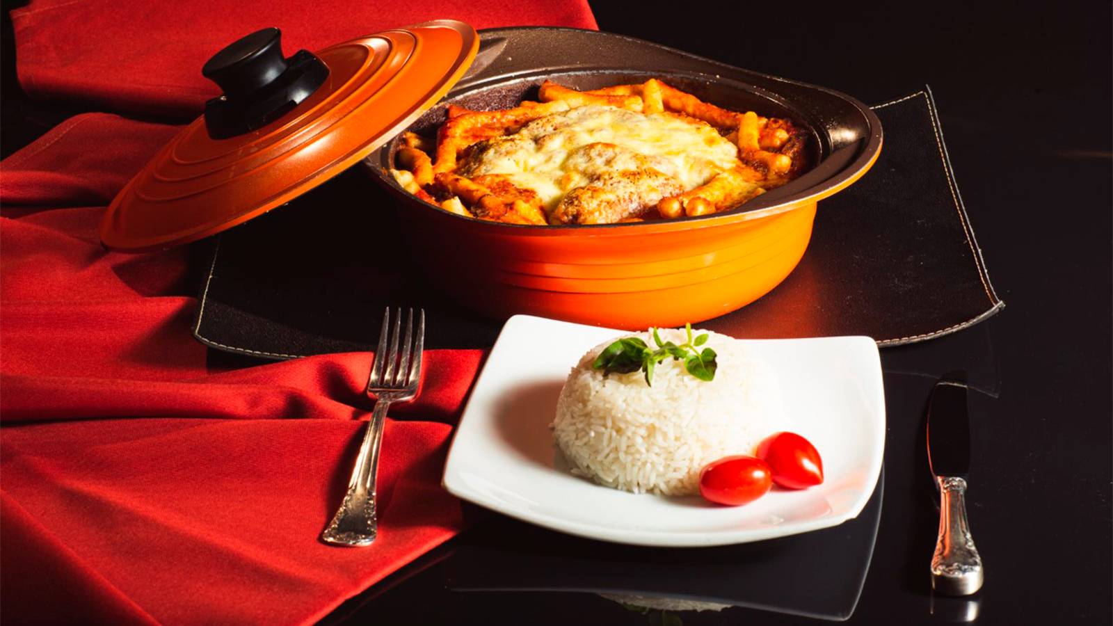 O prato Fuzilet à Moda foi criado pela fundadora de O Fornão Pizzaria e Restaurante Rute Dorigo e desde 1975 é o mais pedido da casa.