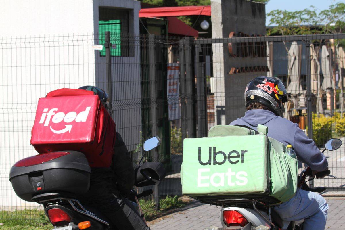 Pelo texto, as plataformas serão obrigadas a divulgar o alvará e licenças sanitárias dos operadores cadastrados.