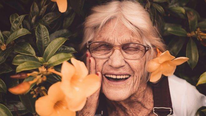 A abordagem centrada na pessoa idosa surgiu nos Estados Unidos e leva em conta seu repertório de vida da pessoa