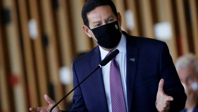 Acordo Mercosul-UE parece que começa a fazer água, diz Mourão