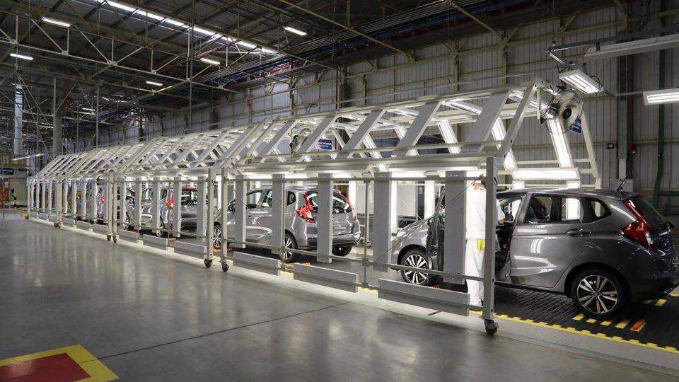 Melhora da economia não evitará demissões na indústria automobilística Fábrica da Honda no Brasil