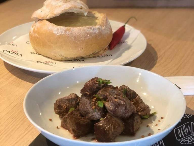 O MiCazita tem fondue de carne com queijo. Foto: MiCazita O MiCazita tem fondue de carne com queijo. Foto: MiCazita
