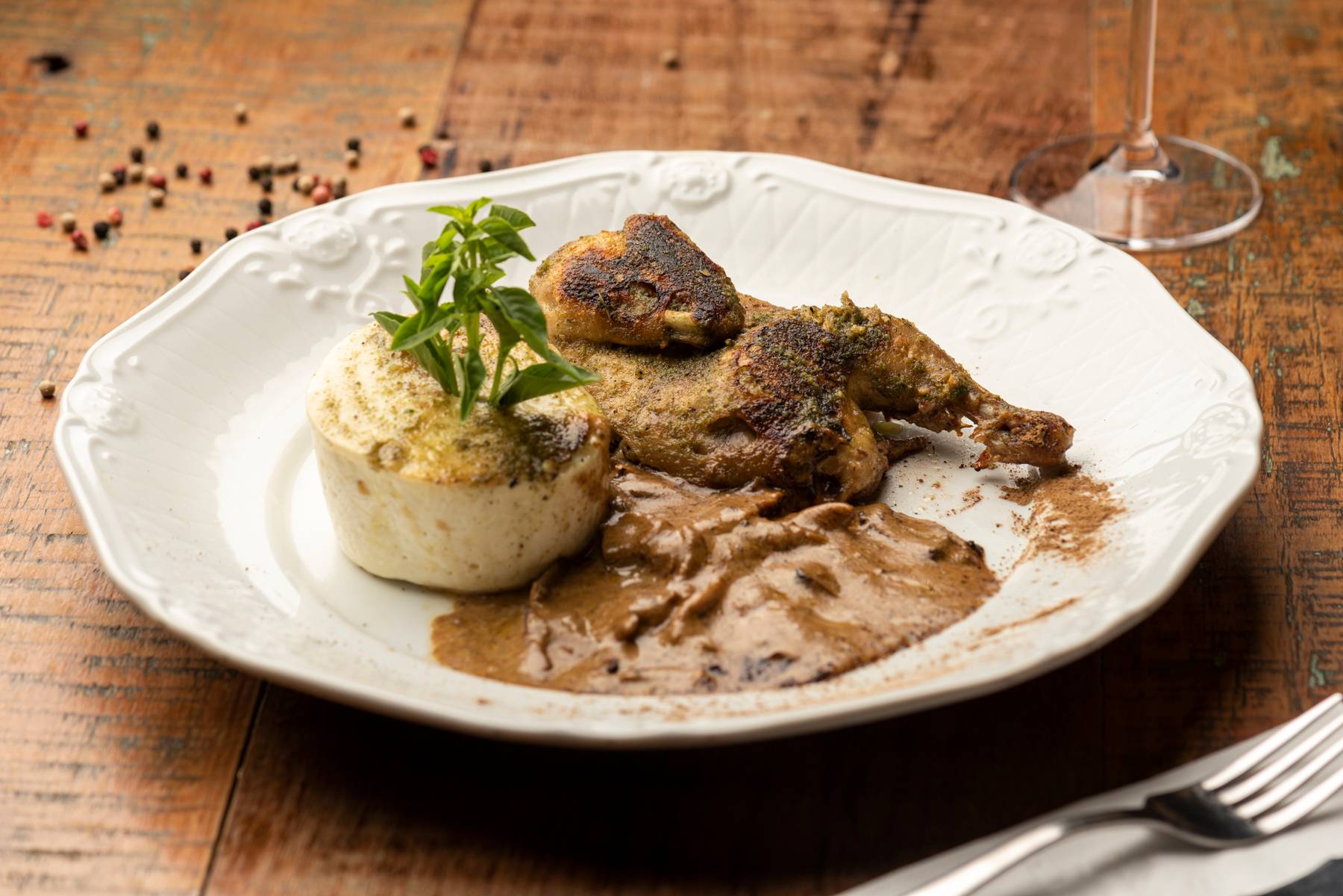 Galeto com polenta e funghi do Anarco Mercado Municipal. Foto; Divulgação Galeto com polenta e funghi do Anarco Mercado Municipal. Foto; Divulgação