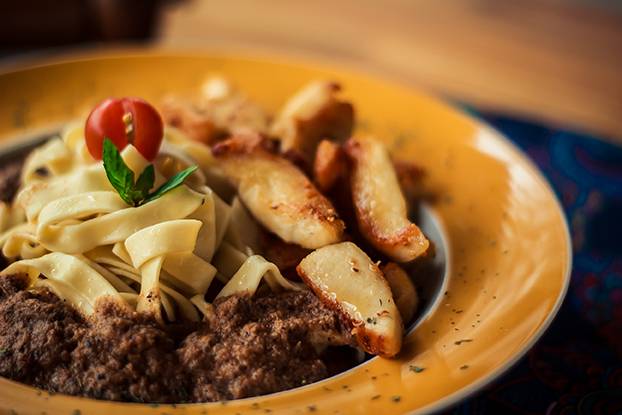Fettuccine com frango e curry defumada do Curry Pasta. Foto: Divulgação Fettuccine com frango e curry defumada do Curry Pasta. Foto: Divulgação