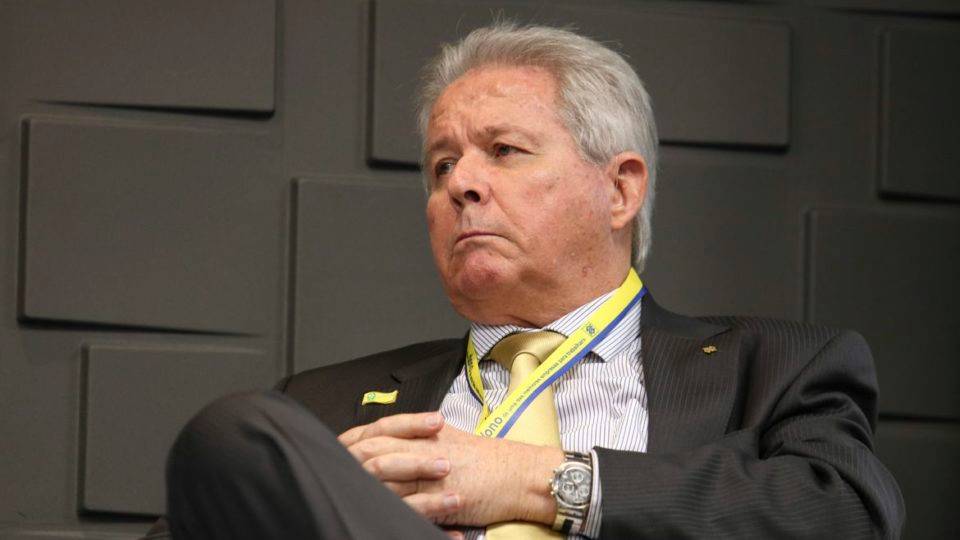 Rubem Novaes pede demissão da presidência do Banco do Brasil Presidente do Banco do Brasil, Rubem Novaes entregou carta de renúncia ao presidente Jair Bolsonaro e ao ministro Paulo Guedes nesta sexta-feira (24).