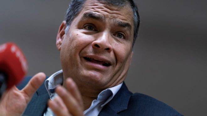 Rafael Correa, ex-presidente do Equador, foi condenado por envolvimento em esquema de propinas.