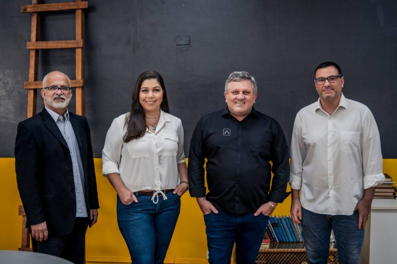 Ademir Vicente, Márcia Helena Pretto, Luciano Pretto e Daniel Delfino integram o ArqDecorClub. | Foto: Murilo Ferrari Ademir Vicente, Márcia Helena Pretto, Luciano Pretto e Daniel Delfino integram o ArqDecorClub. | Foto: Murilo Ferrari
