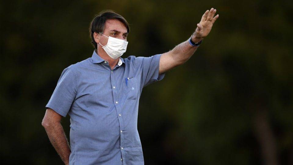 Eleições 2022: Bolsonaro aparece na liderança em todos os cenários, aponta pesquisa Presidente Jair Bolsonaro cumpre quarentena no Palácio da Alvorada, em Brasília, por causa da Covid-19.