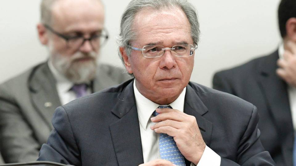Governadores defendem unificação de todos os impostos sobre consumo Ministro da Economia, Paulo Guedes, levará o projeto de reforma tributária ao presidente do Congresso, nesta terça-feira (21): governo barganha pela manutenção do veto ao projeto de desoneração da folha.