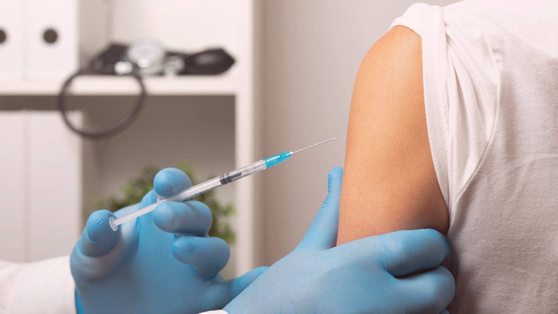 A Agência anunciou nesta terça-feira (21) a aprovação de testes de duas vacinas desenvolvidas pelas empresas BioNTech e Pfizer.