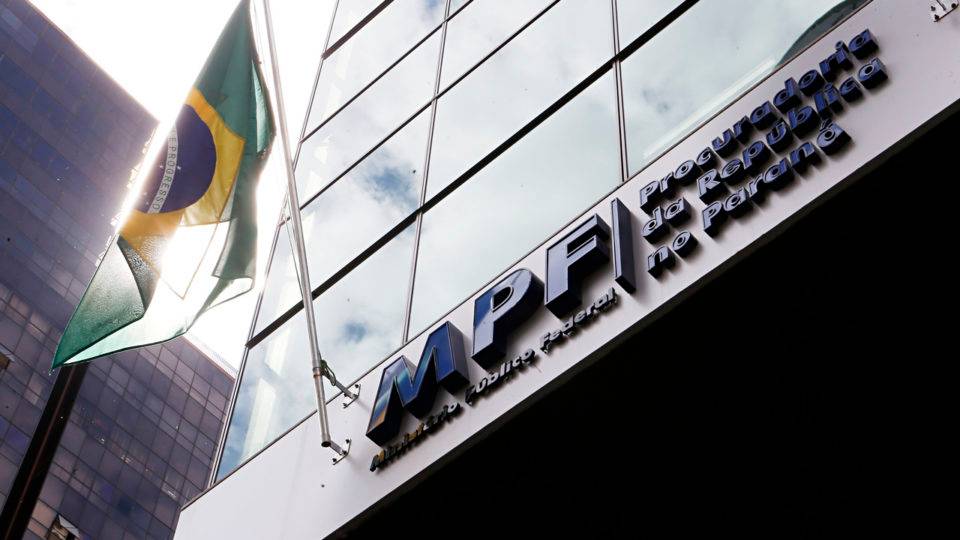 Governo e STF fecham acordo que tira o MPF das negociações para “delações de empresas” fachada da sede do Ministério Público Federal (MPF) do Paraná, onde funciona a força-tarefa da Lava Jato.fachada da sede do Ministério Público Federal (MPF) do Paraná, onde funciona a força-tarefa da Lava Jato.