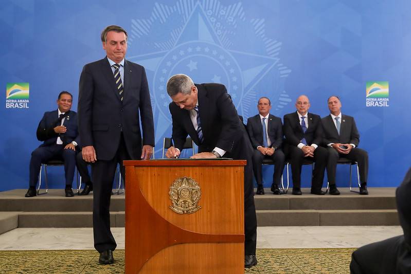 Reforma administrativa do governo facilita loteamento político em cargos técnicos bolsonaro e walter braga neto