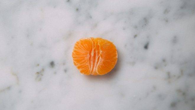 Típica dos meses de frio, as tangerinas têm diferentes variações e são usadas para trazer frescor à gastronomia. Foto: Charlesdeluvio? Unslash