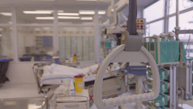 As mortes de pacientes de Covid-19 internados em UTIs na Ásia, Europa e EUA caíram de quase 60% em março para 42% em maio