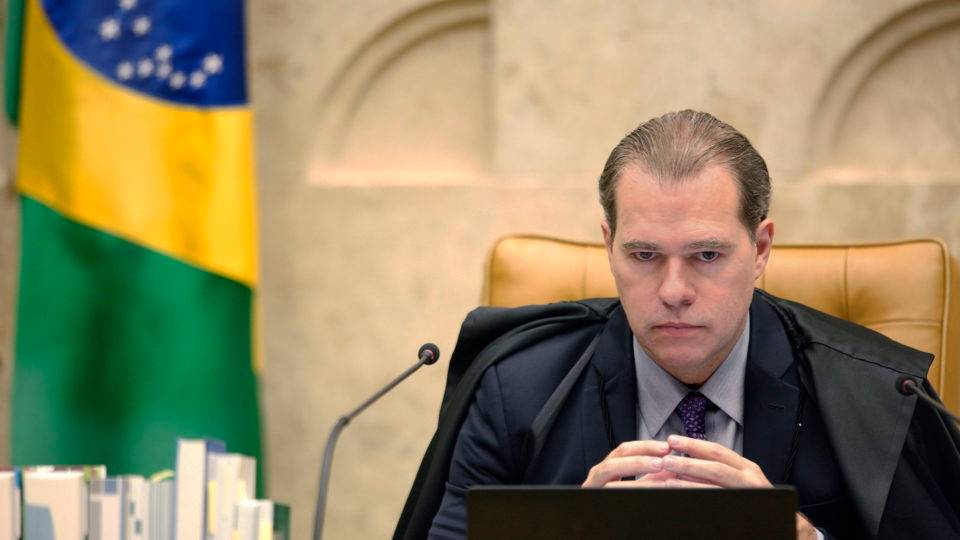 Poderes harmônicos e independentes? É hora de revisar essa história Presidente do STF, Dias Toffoli, impediu mandado de busca e apreensão no gabinete do senador José Serra.