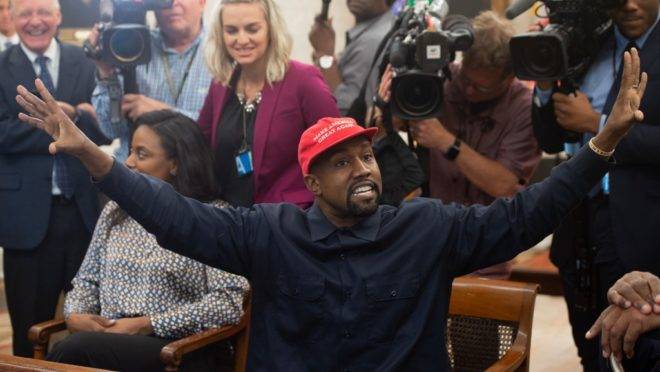 Na foto, o rapper Kanye West durante encontro com Donald Trump em 2018.