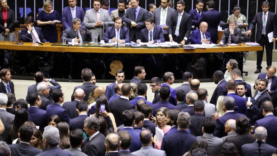 Pandemia faz Congresso “esquecer” da reforma política. Mas também há outro motivo Pandemia faz Congresso "esquecer" da reforma política