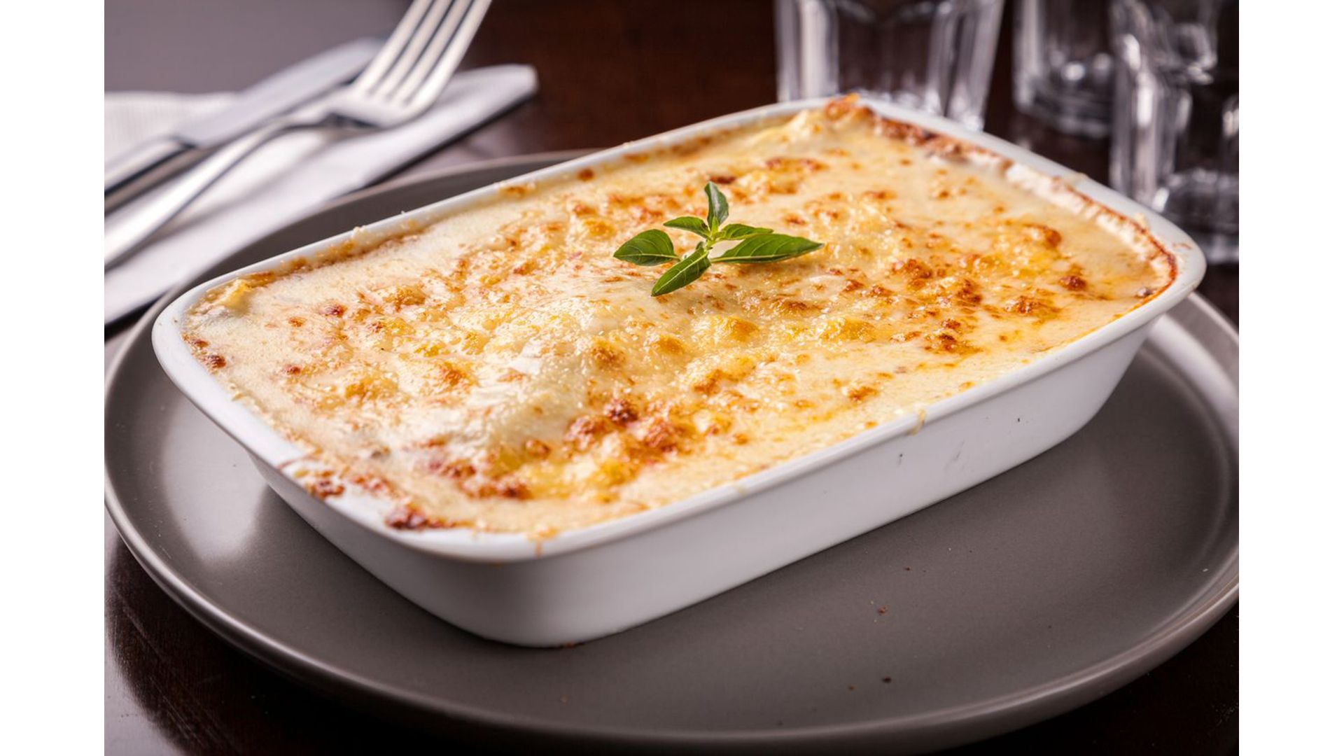 Lasanha artesanal com ragu bolonhesa e grana padano da Funiculare Pizzaria / Crédito: Fernando Zequinão