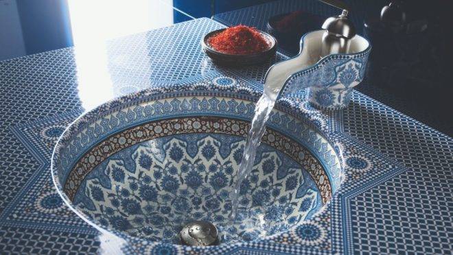 Cuba Marrakesh, da Kohler, foi inspirada nos mosaicos encontrados nos pátios marroquinos. Foto: Divulgação