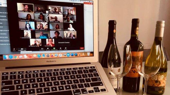 Degustação de vinhos on-line da Total Vinhos.