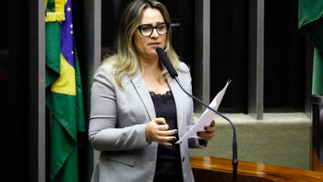 Primeira-dama do Piauí, a deputada Rejane Dias, foi alvo de operação da PF