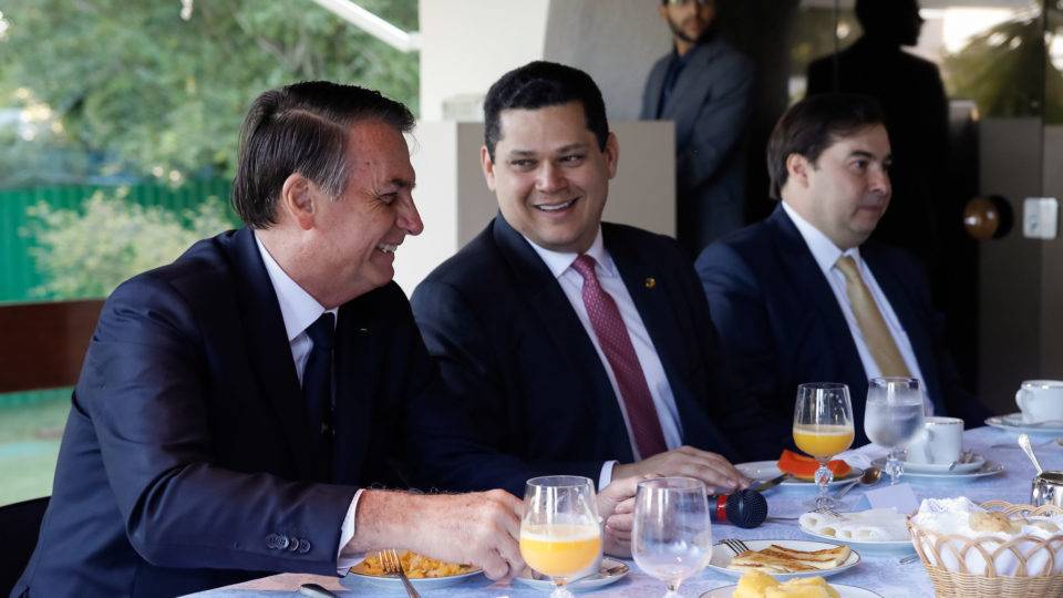 Bolsonaro e Davi Alcolumbre tem uma boa relação política, mas presidente do Senado também disse ter ficado insatisfeito com alguns vetos do chefe do Planalto.