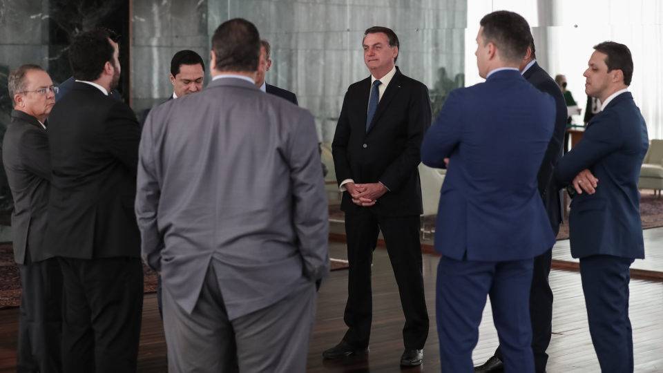 Menos emoção, mais razão: entenda a nova relação do governo Bolsonaro com o Congresso Presidente Jair Bolsonaro durante café da manhã com parlamentares do PSC, em junho: nova relação com o Congresso.