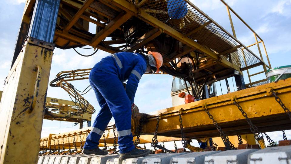 Pró-Brasil entra na reta final e ministérios pedem ao menos R$ 76 bilhões para tocar obras Obras da Ferrovia de Integração Oeste-Leste, no município de São Desidério (BA): conclusão da Fiol será incluída no Plano Pró-Brasil.