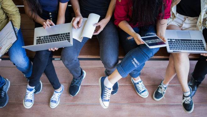 Com base nos conceitos de lifelong learning e com a ajuda da tecnologia, o aprendizado passa a ser permanente, proativo, voluntário e para toda a vida.