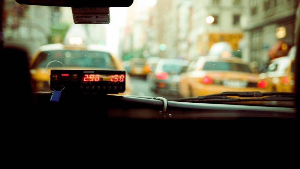 Uber abre cadastro para taxistas em São Paulo; preço será definido por taxímetro Uber abre cadastro para taxistas em São Paulo; preço será definido por taxímetro