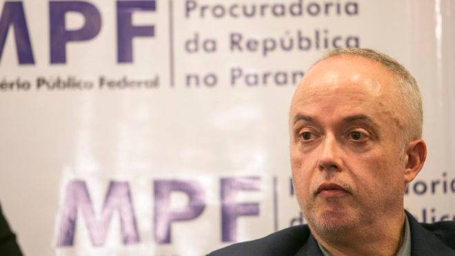 Carlos Lima, ex-procurador da Lava Jato, diz que eleição de Bolsonaro permitiu o "acordão para estancar a sangria" provocada no mundo político pela operação