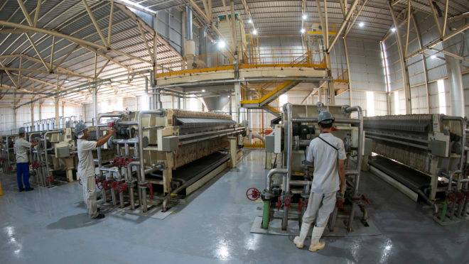 Impostos em cascata sobre a cadeia produtiva fazem com que indústria seja o segmento com maior carga tributária no país