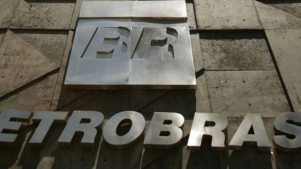 Alexandre de Moraes suspende 9 mil ações trabalhistas da Petrobras Alexandre de Moraes suspende 9 mil ações trabalhistas da Petrobras