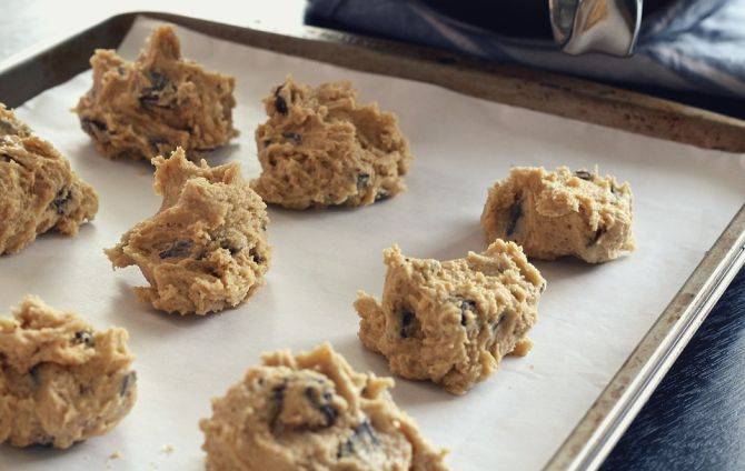 Para levar os cookies ao forno, utilize sempre papel manteiga, e não vegetal. Foto: Pixabay. Para levar os cookies ao forno, utilize sempre papel manteiga, e não vegetal. Foto: Pixabay.
