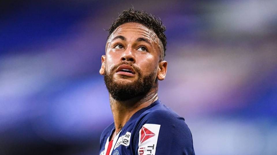 PSG derrota o Lyon nos pênaltis e é campeão da Copa da Liga Francesa Neymar fez o gol do último pênalti, que deu o título ao PSG na França