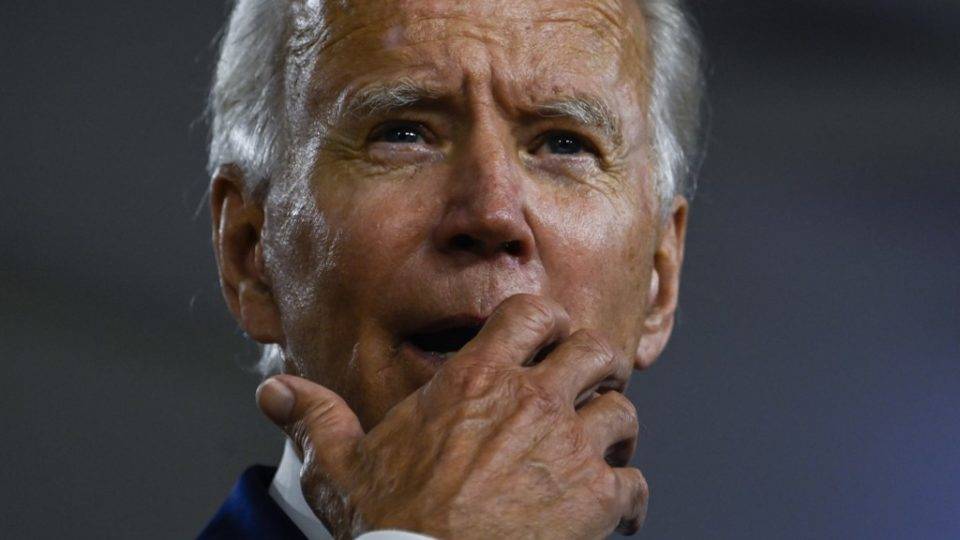 Vantagem de Biden sobre Trump é maior do que Hillary em 2016 Joe Biden se saiu melhor do que Hillary Clinton entre os mais velhos e os brancos com formação universitária