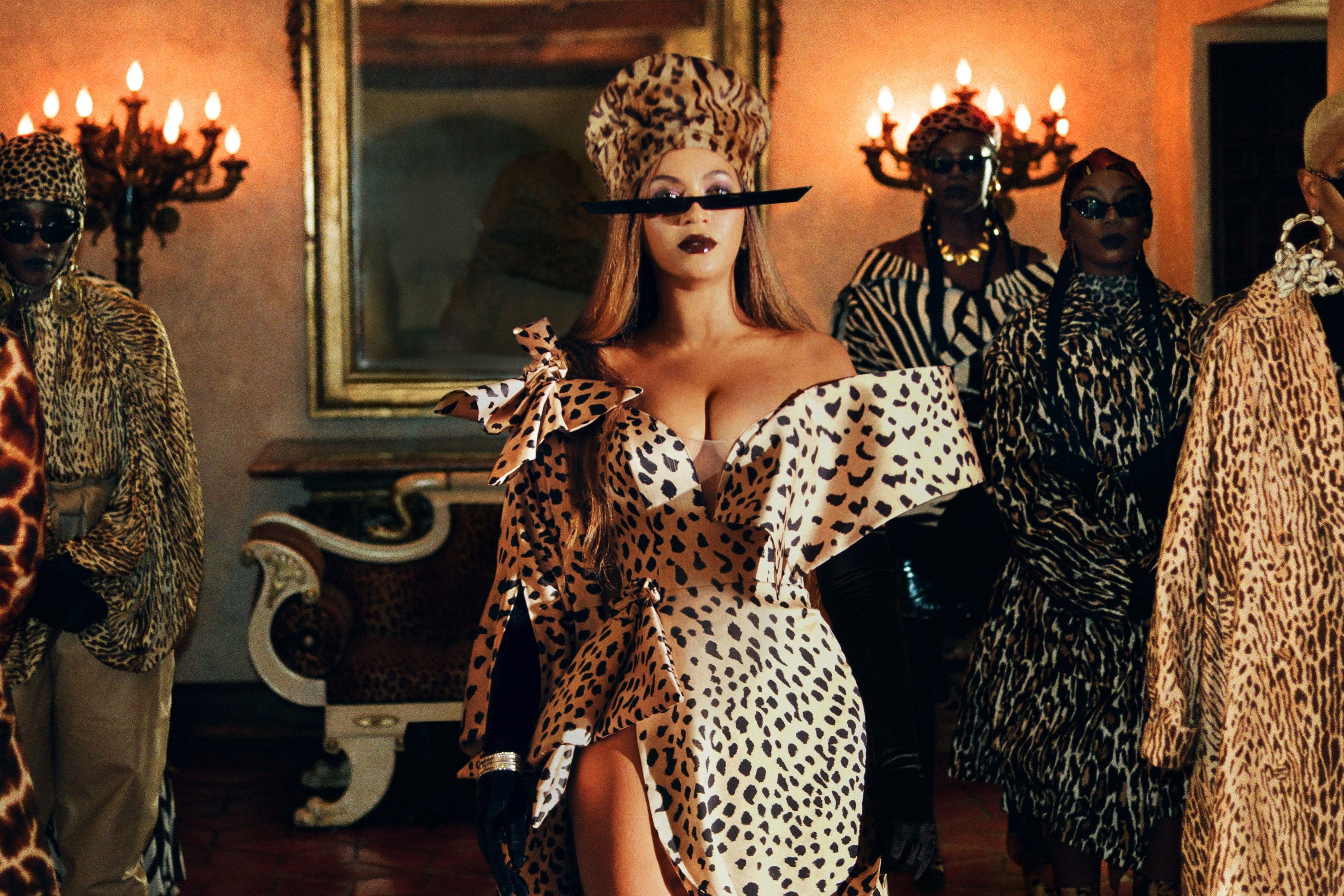 A cantora Beyoncé em cena de "Black is King"