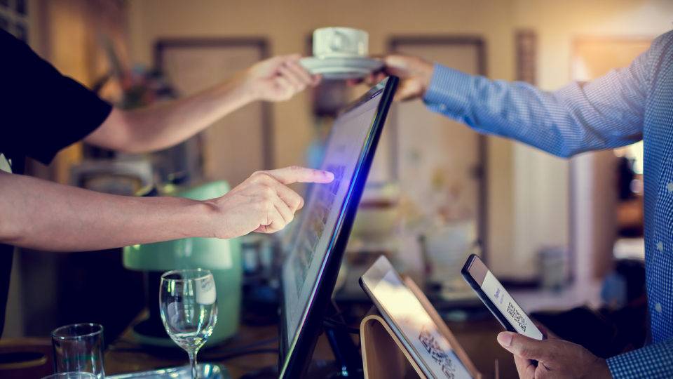 Revolução de hábitos e impulso à economia: como a moeda digital avança no mundo pagamentos celular