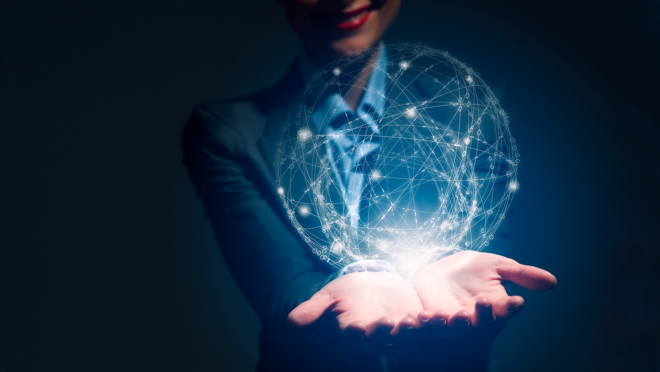 Tendência que se consolida como ferramenta para a educação do futuro, o ensino híbrido equilibra com fluidez o melhor dos dois mundos: presencial e digital