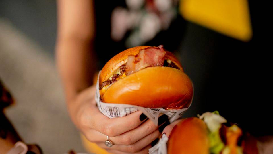 Cheesebacon do Janela Burger.