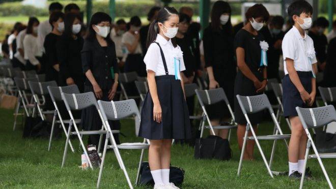 Japoneses fazem preces em memorial do 75ª aniversário do ataque a Hiroshima