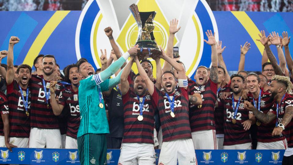 Brasileirão sofre com crise econômica e Flamengo “rico” desequilibra Brasileirão sofre com crise econômica e Flamengo “rico” desequilibra