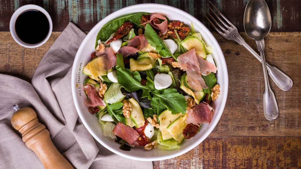 Itallian Pama (R$ 29) pode ser feita com o presunto de Parma cru ou tostado.