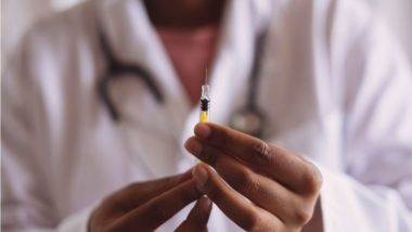 “Desafio humano” da vacina leva 9 mil brasileiros à inscrição como voluntários Neste tipo de estudo, voluntários recebem a vacina em teste ou o placebo para, posteriormente, serem infectados com o vírus