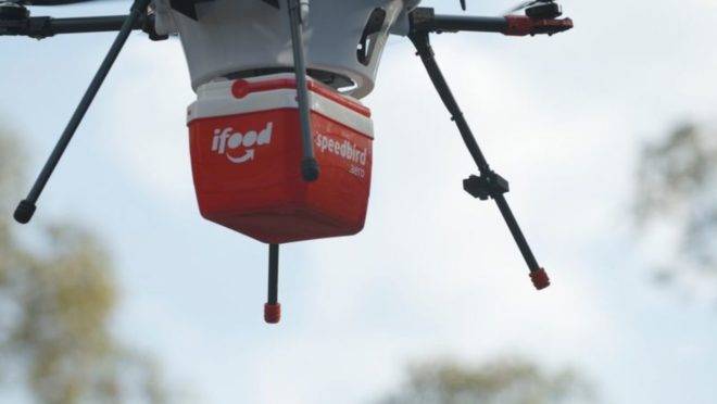 Drone autorizado pela ANAC para realizar testes de transporte de encomendas.